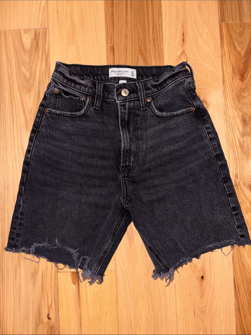 A&F the 7” Dad Short High Rise Curve Love 24 00